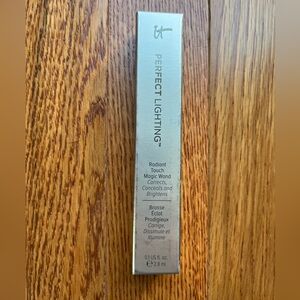 IT Cosmetics Perfect Lighting NIB Radiant Neutral-  Radiant Touch Magic Wand